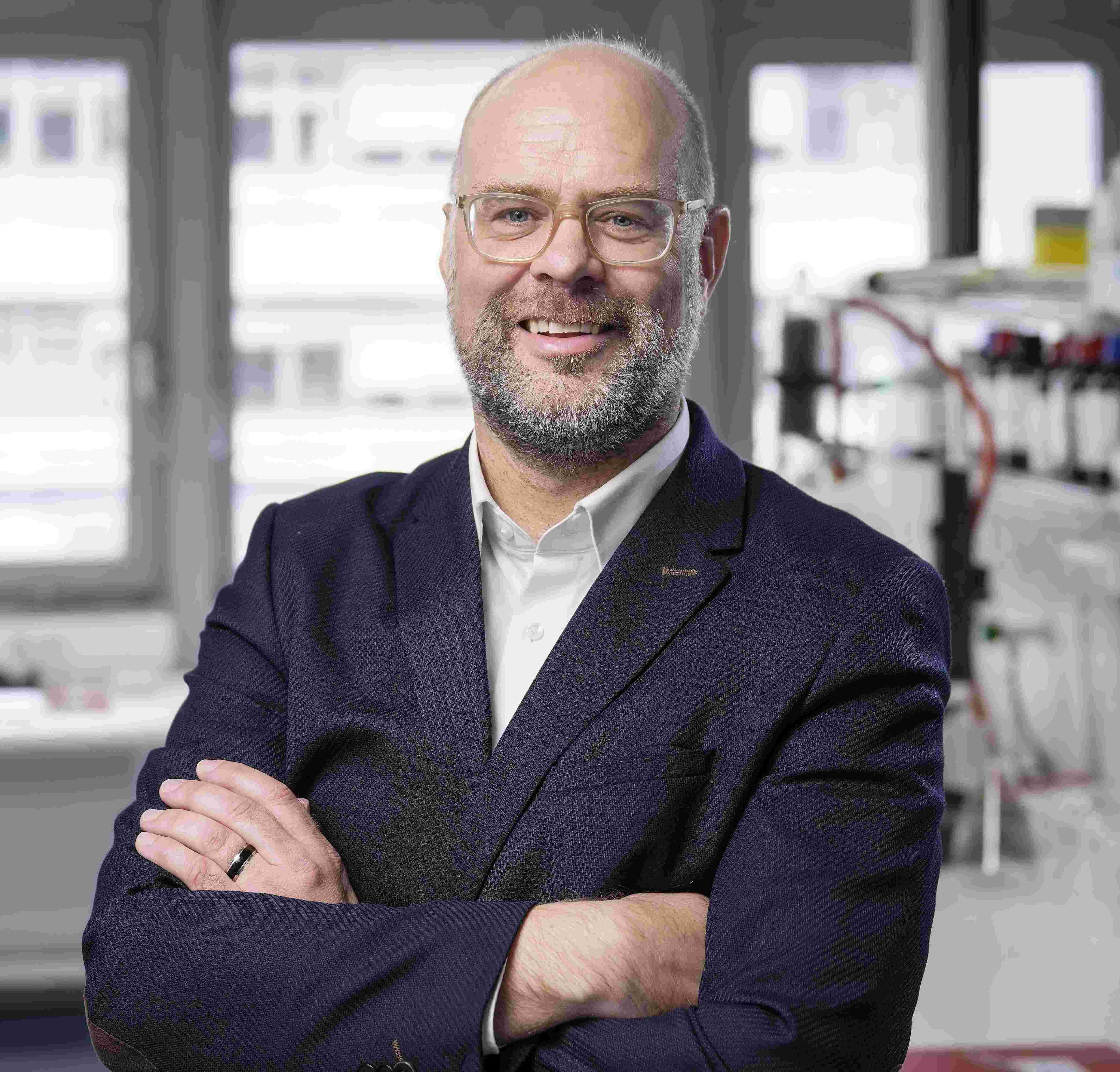 Prof. Lutz Ackermann